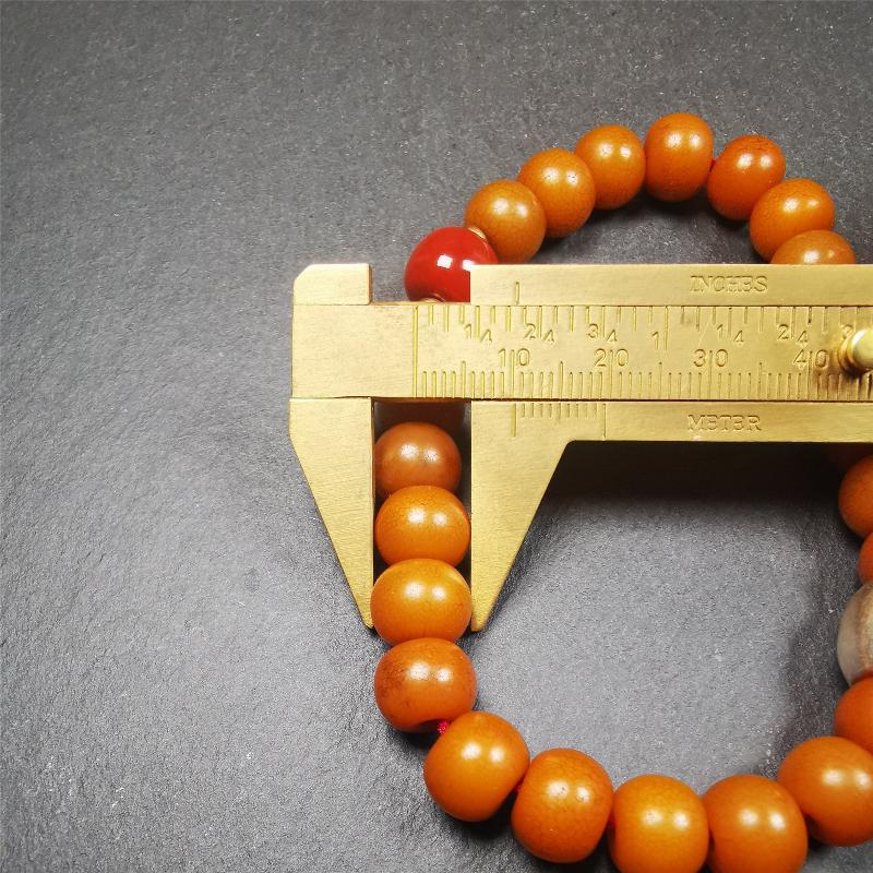 This mala was made by Tibetan craftsmen. It is made of Corypha Linn Seeds, diameter of 10mm / 0.4",circumference is 22cm / 8.7" ,with agate spacer bead, end of a white copper guru bead.