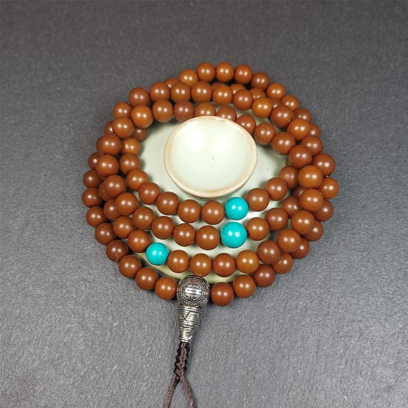 This mala was made by Tibetan craftsme.  It is made of Corypha Linn Seeds, diameter of 8.5mm,0.34 inch,circumference is 90cm,35 inches ,with 3 turquoise bead, end of a white copper guru bead.