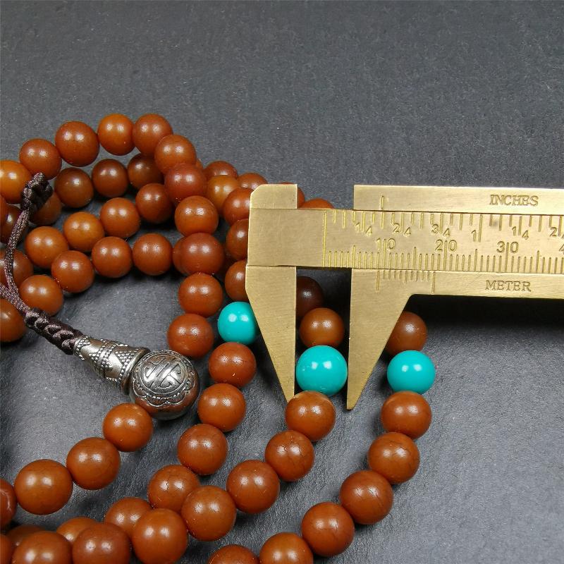 This mala was made by Tibetan craftsme. It is made of Corypha Linn Seeds, diameter of 8.5mm,0.34 inch,circumference is 90cm,35 inches ,with 3 turquoise bead, end of a white copper guru bead.