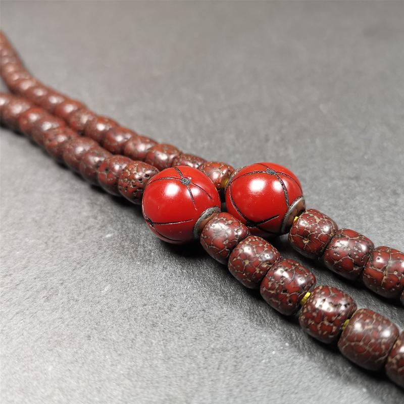 These marker beads were handmade by Tibetan craftsmen. It is made of plastic,inlaid copper and cold iron,red color,size is 0.6" × 0.6". Fit for 8-15mm mala (The reference in the photo is 8mm mala)
