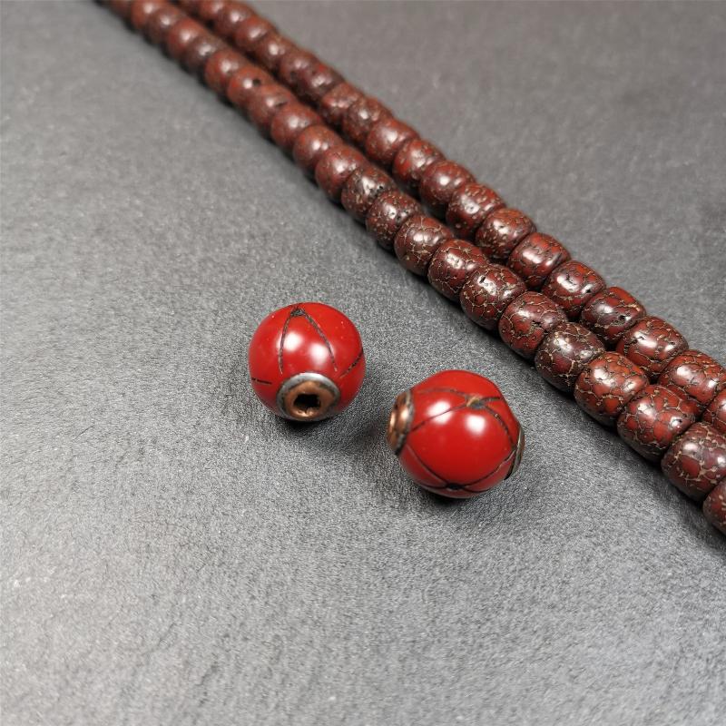 These marker beads were handmade by Tibetan craftsmen. It is made of plastic,inlaid copper and cold iron,red color,size is 0.6" × 0.6". Fit for 8-15mm mala (The reference in the photo is 8mm mala)