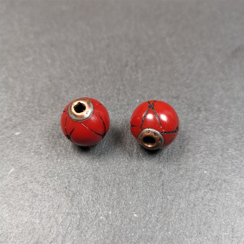 These marker beads were handmade by Tibetan craftsmen. It is made of plastic,inlaid copper and cold iron,red color,size is 0.6" × 0.6". Fit for 8-15mm mala (The reference in the photo is 8mm mala)