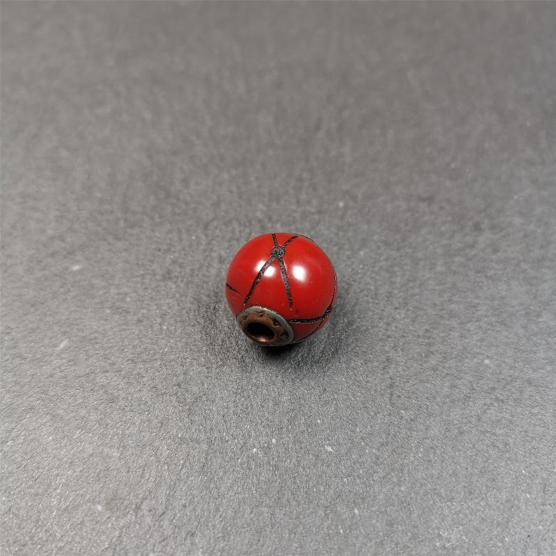 These marker beads were handmade by Tibetan craftsmen. It is made of plastic,inlaid copper and cold iron,red color,size is 0.6" × 0.6". Fit for 8-15mm mala (The reference in the photo is 8mm mala)