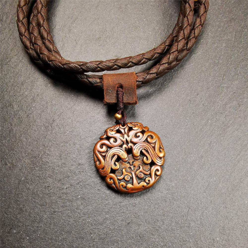 This Kirtimukha amulet was collected from Tibet, it is carved with a Kirtimukha totem,made of different materials,size is about 1.1 inch, very delicate. You can make it into a necklace, or a keychain, or just put it in your shrine.