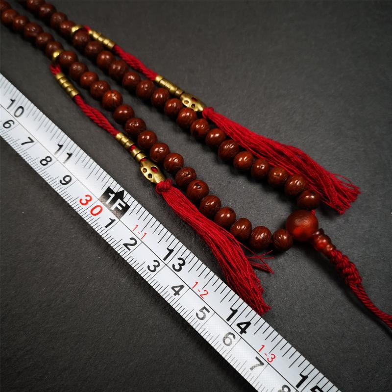 This old mala was collceted from Gerze Tibet.It is composed of 108 Indian jujube beads ,agate beads,and 1 pair of brass bead counters.