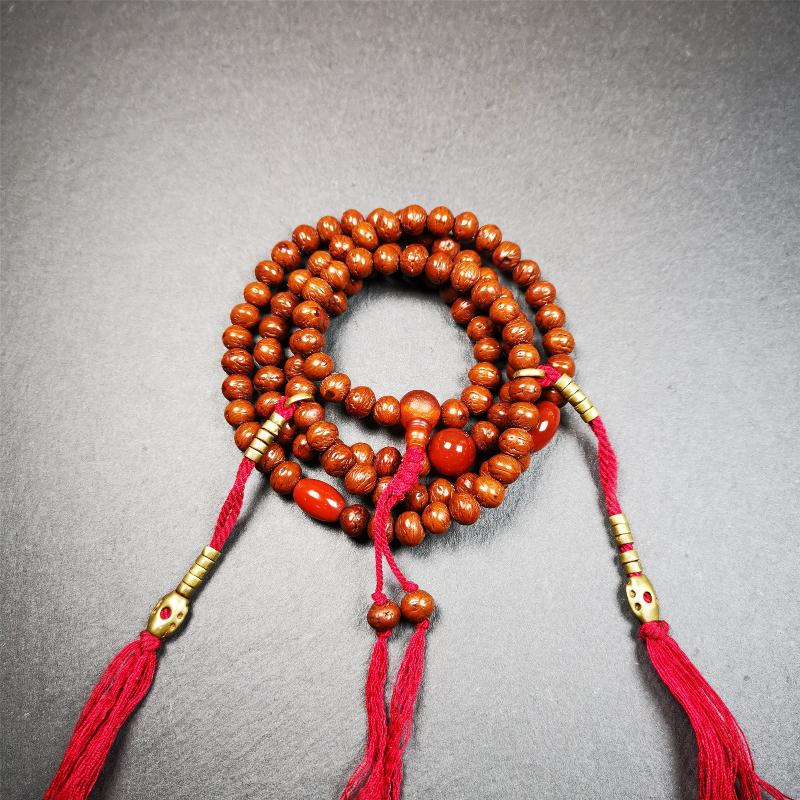 This old mala was collceted from Gerze Tibet.It is composed of 108 Indian jujube beads ,agate beads,and 1 pair of brass bead counters.