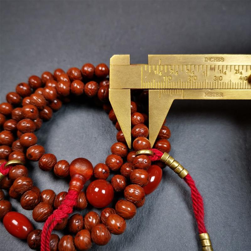 This old mala was collceted from Gerze Tibet.It is composed of 108 Indian jujube beads ,agate beads,and 1 pair of brass bead counters.