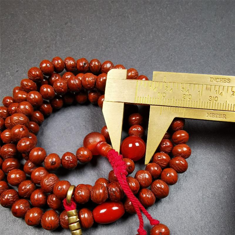 This old mala was collceted from Gerze Tibet.It is composed of 108 Indian jujube beads ,agate beads,and 1 pair of brass bead counters.