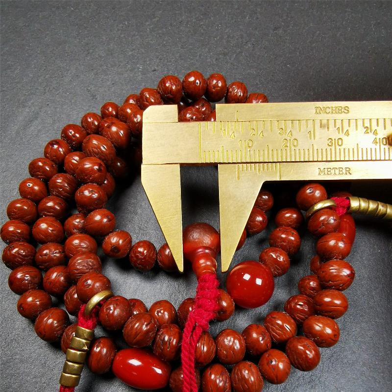 This old mala was collceted from Gerze Tibet.It is composed of 108 Indian jujube beads ,agate beads,and 1 pair of brass bead counters.