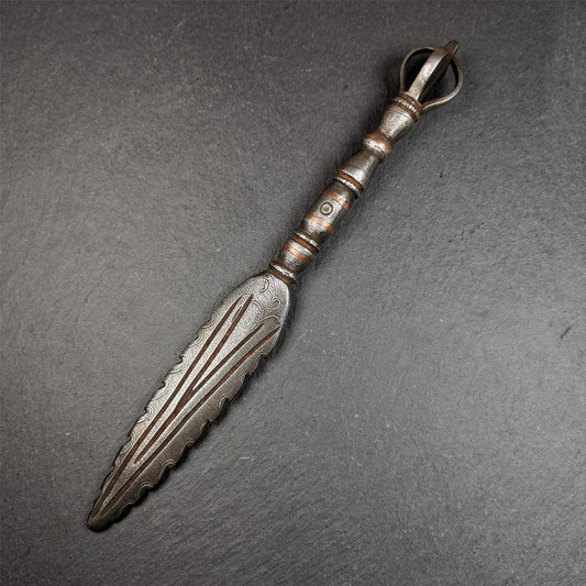 This vajra sword was handmade by Tibetan craftsmen from Tibet in 1990s. It's Fire Vajra Sword of Wisdom Buddha Manjushri,made of cold iron,inlaid red copper stripe,carved with flame pattern, and the half vajra at the tail,8.3 inches length.
