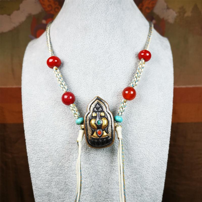 This portable Gau shrine was handcrafted by Tibetan artisans. Its theme is mani jewel, a treasure vase on a lotus base, inside the vase are mani jewels and other jewels. Each exquisite pattern on it is meticulously hand-carved,and it is embellished with the technique of gold inlay, with cold iron and pure silver inlaid on the red copper material and gold-plated on the pure silver material,inlaid with turquoise and agate bead.
