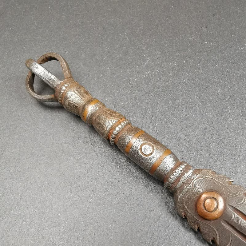 This vajra sword was handmade by Tibetan craftsmen from Tibet in 1990s. It's Fire Vajra Sword of Wisdom Buddha Manjushri,made of cold iron,inlaid red copper stripe,carved with flame pattern, and the half vajra at the tail,7.5 inches length.