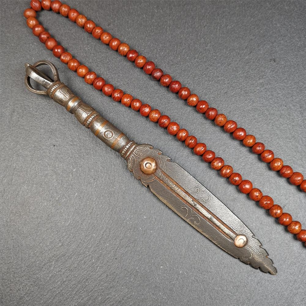 This vajra sword was handmade by Tibetan craftsmen from Tibet in 1990s. It's Fire Vajra Sword of Wisdom Buddha Manjushri,made of cold iron,inlaid red copper stripe,carved with flame pattern, and the half vajra at the tail,7.5 inches length.