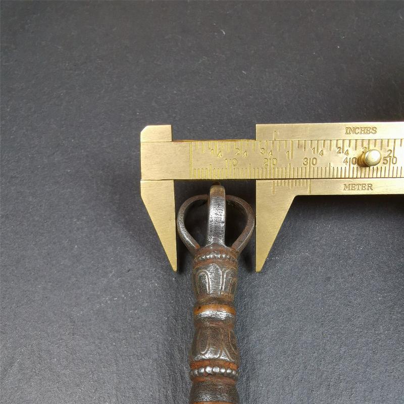 This vajra sword was handmade by Tibetan craftsmen from Tibet in 1990s. It's Fire Vajra Sword of Wisdom Buddha Manjushri,made of cold iron,inlaid red copper stripe,carved with flame pattern, and the half vajra at the tail,7.5 inches length.
