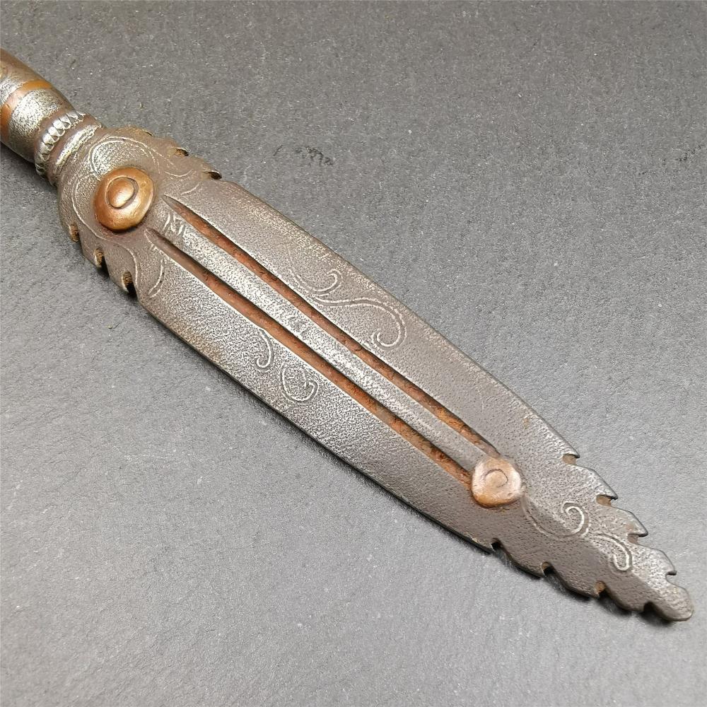 This vajra sword was handmade by Tibetan craftsmen from Tibet in 1990s. It's Fire Vajra Sword of Wisdom Buddha Manjushri,made of cold iron,inlaid red copper stripe,carved with flame pattern, and the half vajra at the tail,7.5 inches length.
