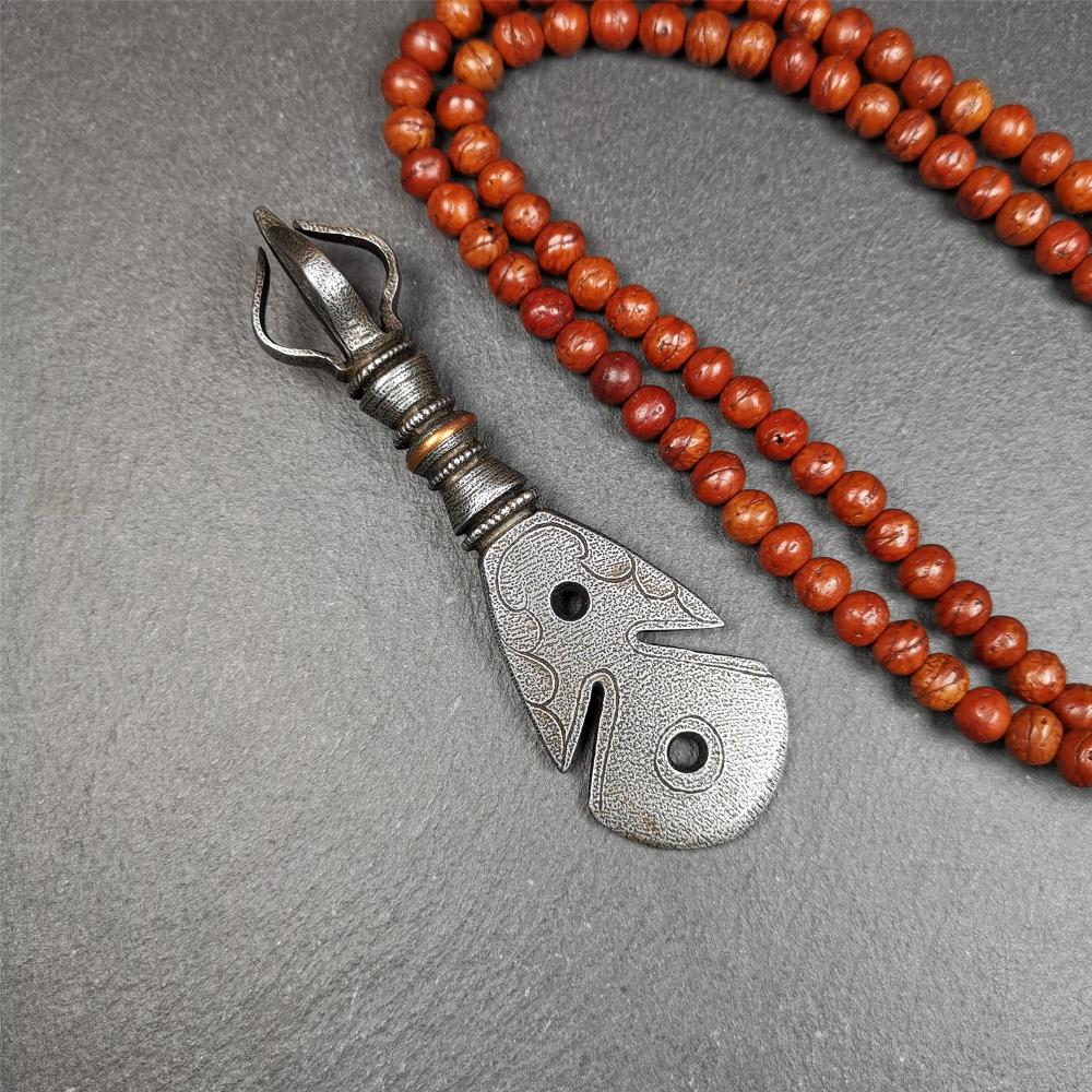 This old kartika is handmade by Tibetan craftsmen,from Hepo Town, Baiyu County. Its upper part is a half vajra, and the lower part is a round shape kartika, made of cold iron,copper wire inlaid, carved with cloud pattern,length is 4.0 inches.
