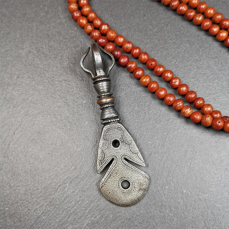 This old kartika is handmade by Tibetan craftsmen,from Hepo Town, Baiyu County. Its upper part is a half vajra, and the lower part is a round shape kartika, made of cold iron,copper wire inlaid, carved with cloud pattern,length is 4.0 inches.