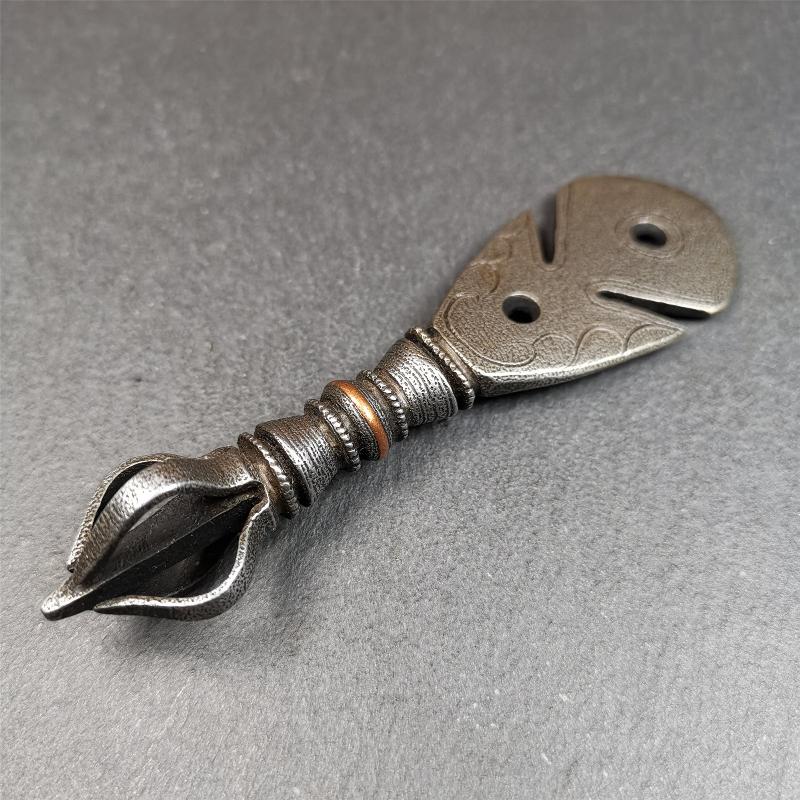 This old kartika is handmade by Tibetan craftsmen,from Hepo Town, Baiyu County. Its upper part is a half vajra, and the lower part is a round shape kartika, made of cold iron,copper wire inlaid, carved with cloud pattern,length is 4.0 inches.
