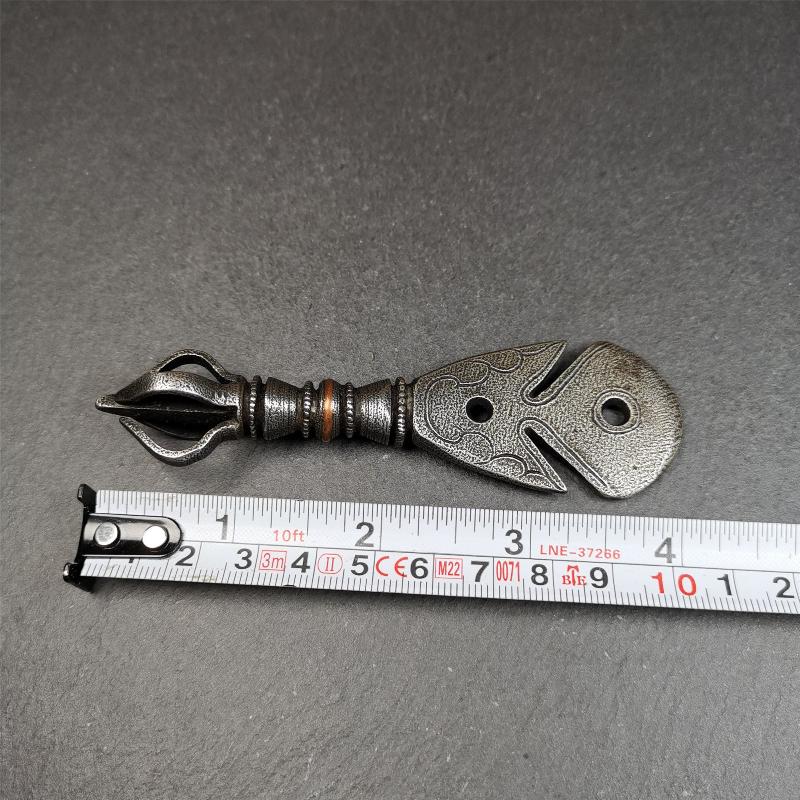 This old kartika is handmade by Tibetan craftsmen,from Hepo Town, Baiyu County. Its upper part is a half vajra, and the lower part is a round shape kartika, made of cold iron,copper wire inlaid, carved with cloud pattern,length is 4.0 inches.