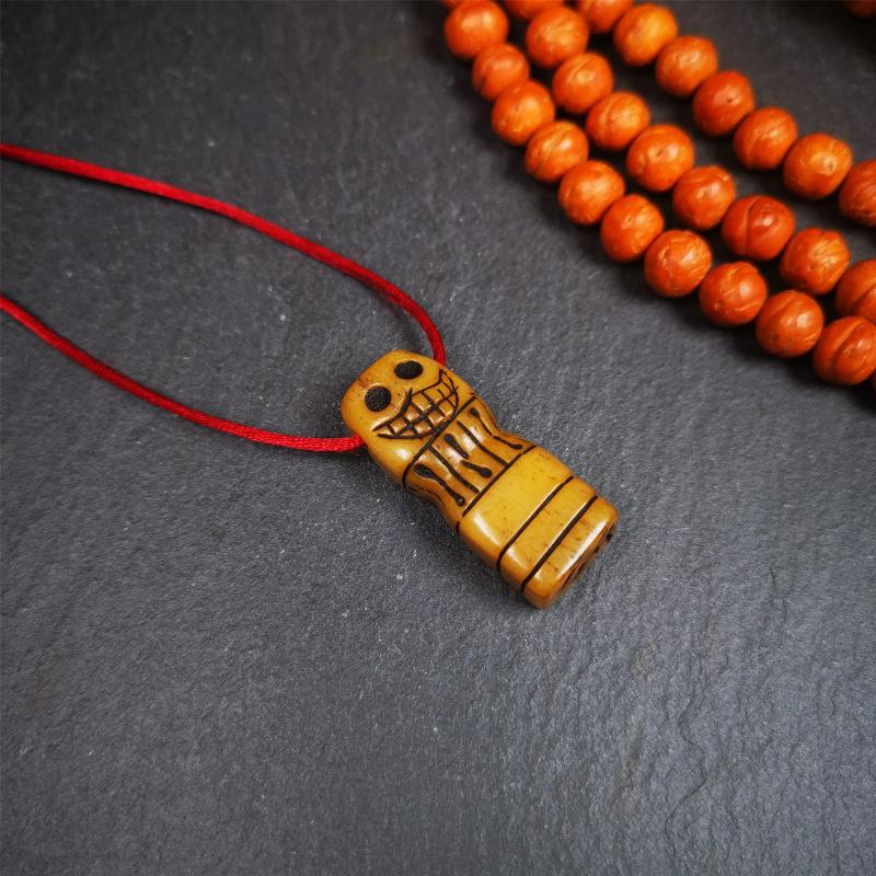 This skull seal amulet was made by Tibetan craftsmen and come from Hepo Town, Baiyu County, the birthplace of the famous Tibetan handicrafts. It's made of yak bone,yellow color,carved skull shape,and OM letter at the bottom,height is inches. You can make it a pendant, keychain.