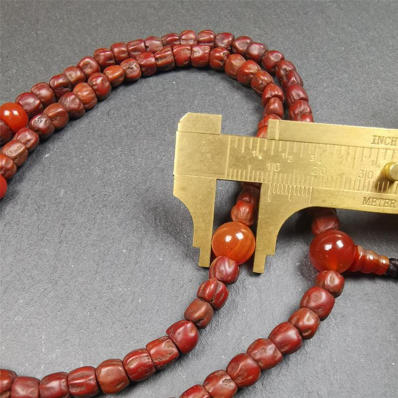This old Cypress Seed Beads Mala was handmade from tibetan crafts man in Baiyu County,about 30 years old. It is composed of 108 pcs 6.5mm cypress seed beads,then add some old agate beads,end of a agate guru bead.