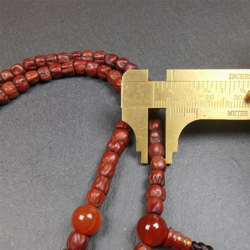 This old Cypress Seed Beads Mala was handmade from tibetan crafts man in Baiyu County,about 30 years old. It is composed of 108 pcs 6.5mm cypress seed beads,then add some old agate beads,end of a agate guru bead.