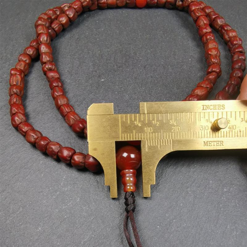 This old Cypress Seed Beads Mala was handmade from tibetan crafts man in Baiyu County,about 30 years old. It is composed of 108 pcs 6.5mm cypress seed beads,then add some old agate beads,end of a agate guru bead.