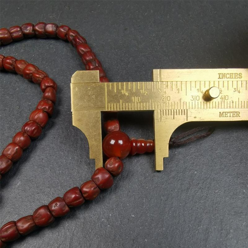 This old Cypress Seed Beads Mala was handmade from tibetan crafts man in Baiyu County,about 30 years old. It is composed of 108 pcs 6.5mm cypress seed beads,then add some old agate beads,end of a agate guru bead.
