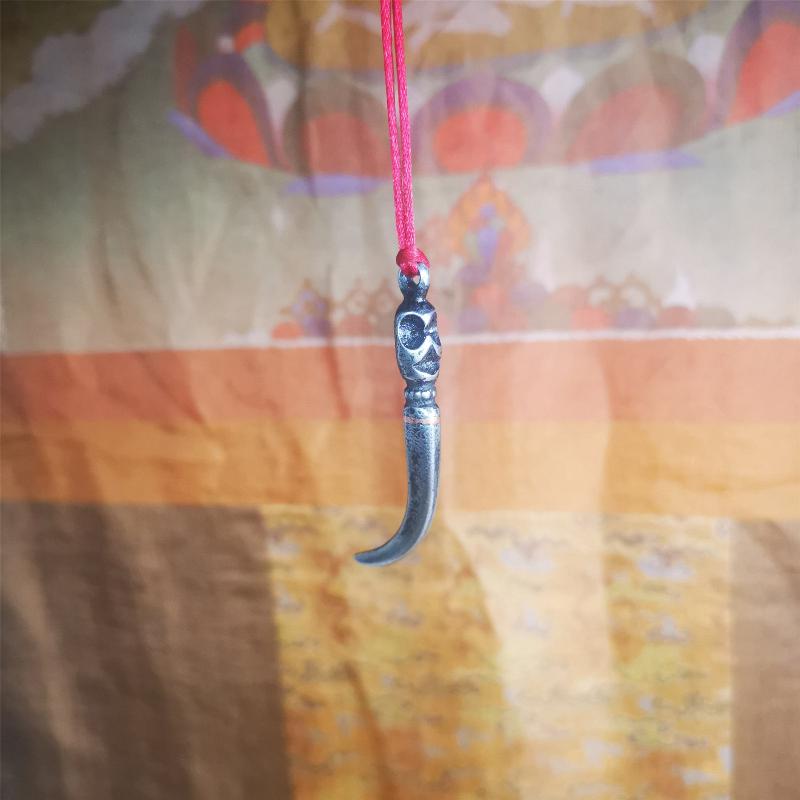 This wolf tooth pendant is made by Tibetan craftsmen and come from Hepo Town, Baiyu County, the birthplace of the famous Tibetan handicrafts. It's made of cold iron and inlaid copper,the body is black color,length is 2.16 inches. You can make it a necklace or mala pendant, or keychain.