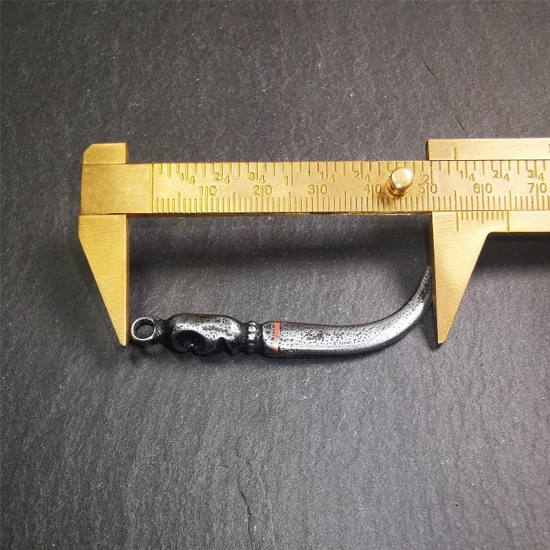 This wolf tooth pendant is made by Tibetan craftsmen and come from Hepo Town, Baiyu County, the birthplace of the famous Tibetan handicrafts. It's made of cold iron and inlaid copper,the body is black color,length is 2.16 inches. You can make it a necklace or mala pendant, or keychain.