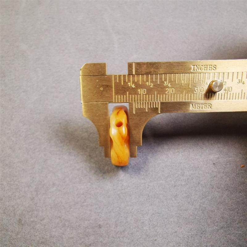 This unique yak bone carved vajra pendant was made by Tibetan craftsmen in Hepo Township, Baiyu County, the birthplace of the famous Tibetan handicrafts. You can use it as a spacer bead on mala,or pendant bead under guru bead. Also can be use as amulet pendant or keychain.