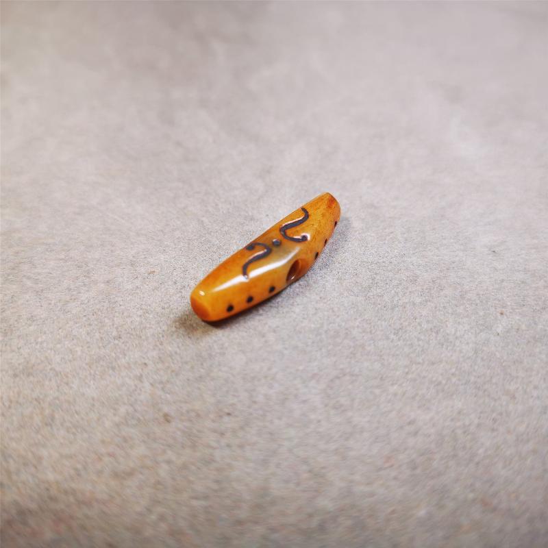 This unique bone carved ruyi pendant is made by Tibetan craftsmen in Hepo Township, Baiyu County, the birthplace of the famous Tibetan handicrafts. You can use it as a spacer bead on mala,or pendant bead under guru bead. Also can be use as amulet pendant or keychain.