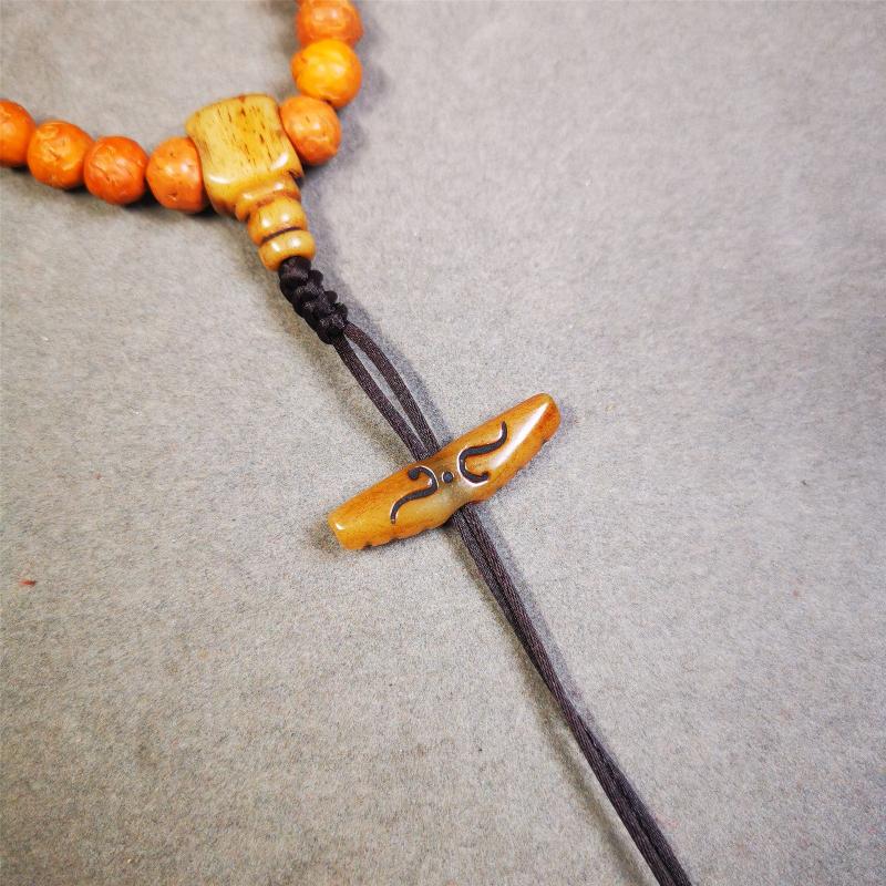 This unique bone carved ruyi pendant is made by Tibetan craftsmen in Hepo Township, Baiyu County, the birthplace of the famous Tibetan handicrafts. You can use it as a spacer bead on mala,or pendant bead under guru bead. Also can be use as amulet pendant or keychain.
