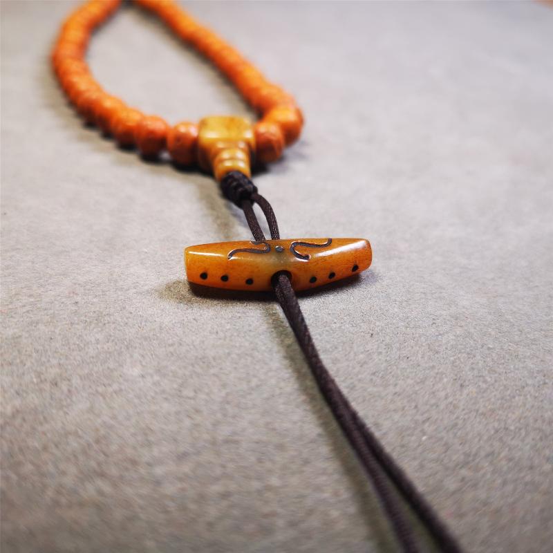 This unique bone carved ruyi pendant is made by Tibetan craftsmen in Hepo Township, Baiyu County, the birthplace of the famous Tibetan handicrafts. You can use it as a spacer bead on mala,or pendant bead under guru bead. Also can be use as amulet pendant or keychain.