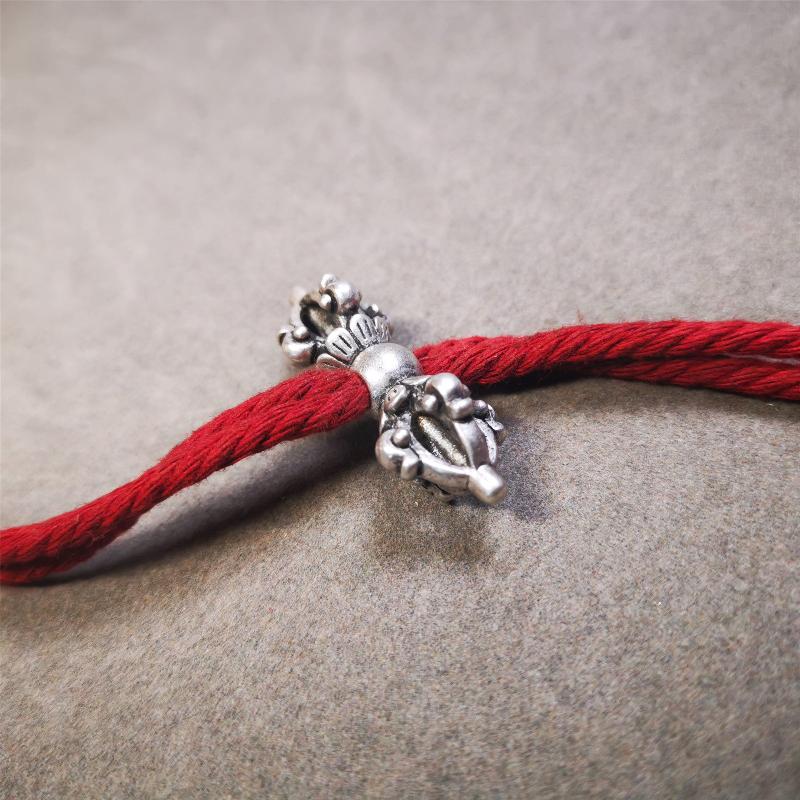 This copper vajra pendant was made by Tibetan craftsmen in Hepo Township, Baiyu County, the birthplace of the famous Tibetan handicrafts. You can make it as a mala pendant below the guru bead, or spacer bead on mala. Also can be use as pendant or keychain.