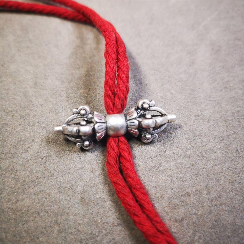 This copper vajra pendant was made by Tibetan craftsmen in Hepo Township, Baiyu County, the birthplace of the famous Tibetan handicrafts. You can make it as a mala pendant below the guru bead, or spacer bead on mala. Also can be use as pendant or keychain.