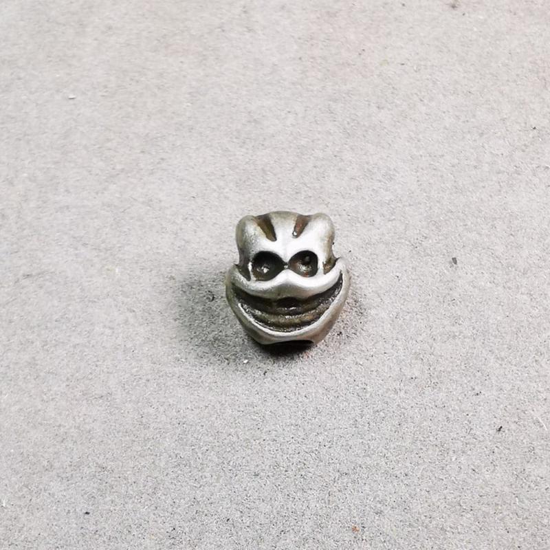 These skull shape spacer beads are made by Tibetan craftsmen and come from Hepo Town, Baiyu County, the birthplace of the famous Tibetan handicrafts. You can use it as a spacer bead on mala,or pendant bead under guru bead.
