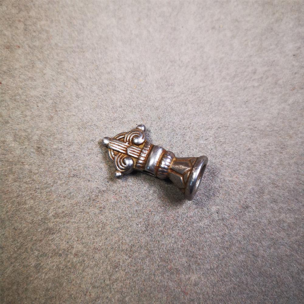 This pair of vajra and bell pendant are made by Tibetan craftsmen and come from Hepo Town, Baiyu County, the birthplace of the famous Tibetan handicrafts. You can make it as a mala pendant below the guru bead, or spacer bead on mala. Also can be use as neckalce pendant or keychain.