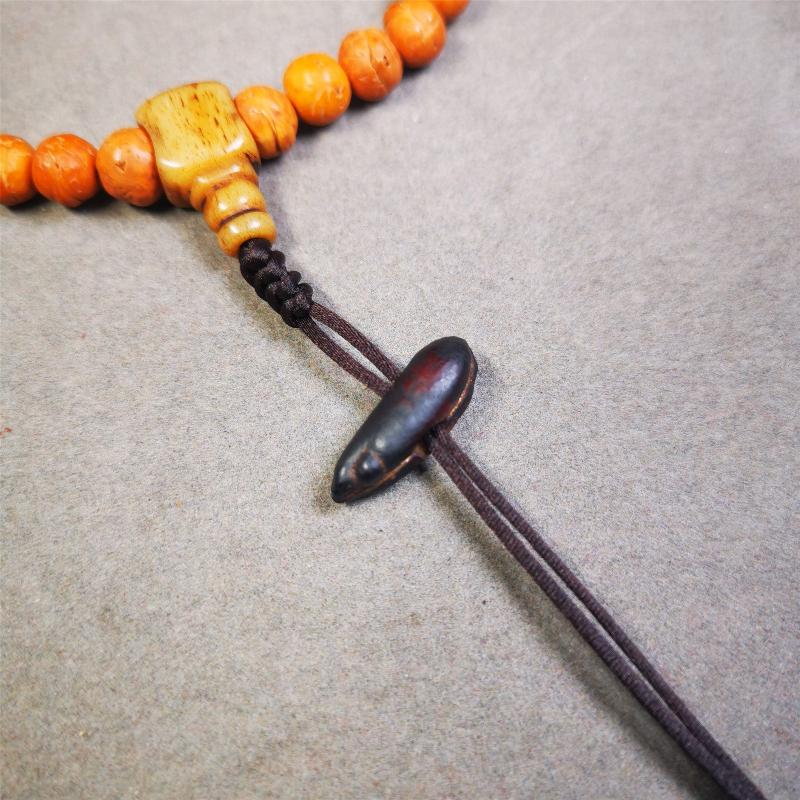 These highland barley seeds come from the Kathok Monastery and are one of the tributes offered in front of the Buddha. You can make it as a mala pendant below the guru bead, or spacer bead on mala. Also can be use as pendant or keychain.