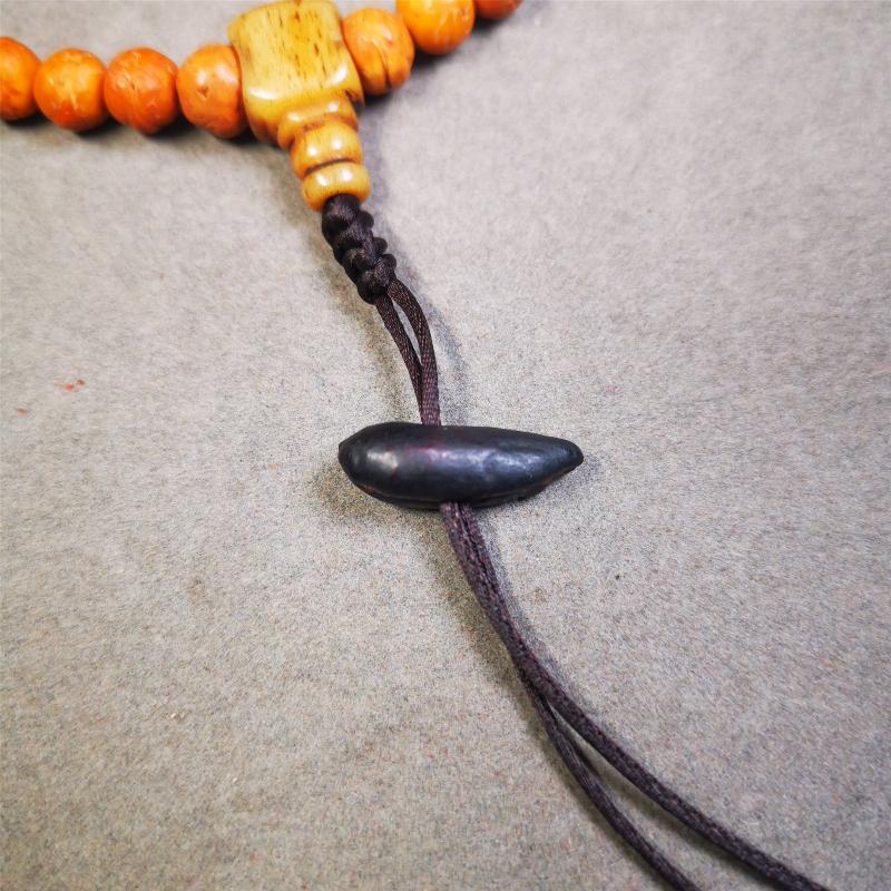 These highland barley seeds come from the Kathok Monastery and are one of the tributes offered in front of the Buddha. You can make it as a mala pendant below the guru bead, or spacer bead on mala. Also can be use as pendant or keychain.