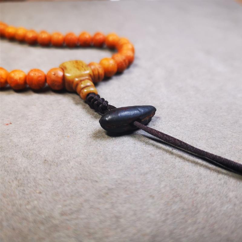 These highland barley seeds come from the Kathok Monastery and are one of the tributes offered in front of the Buddha. You can make it as a mala pendant below the guru bead, or spacer bead on mala. Also can be use as pendant or keychain.