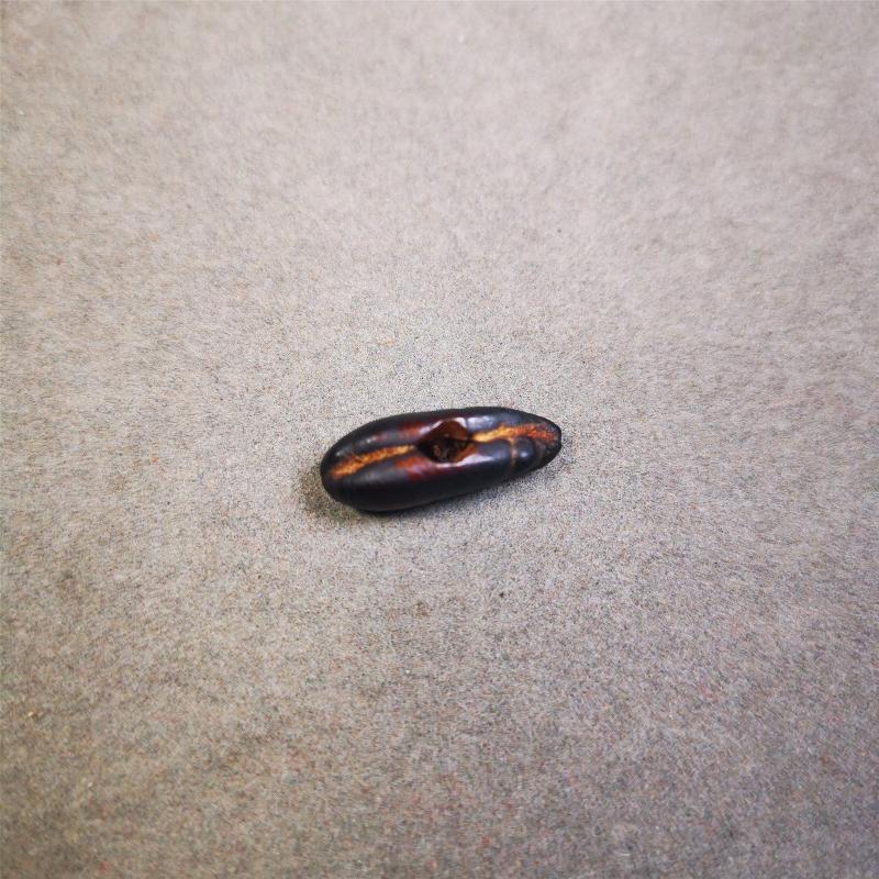 These highland barley seeds come from the Kathok Monastery and are one of the tributes offered in front of the Buddha. You can make it as a mala pendant below the guru bead, or spacer bead on mala. Also can be use as pendant or keychain.