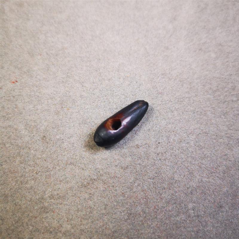 These highland barley seeds come from the Kathok Monastery and are one of the tributes offered in front of the Buddha. You can make it as a mala pendant below the guru bead, or spacer bead on mala. Also can be use as pendant or keychain.