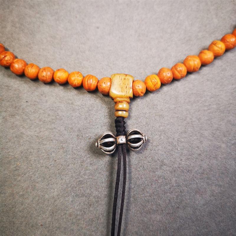 This unique sterling silver vajra pendant was made by Tibetan craftsmen in Hepo Township, Baiyu County, the birthplace of the famous Tibetan handicrafts. You can use it as a spacer bead on mala,or pendant bead under guru bead. Also can be use as amulet pendant or keychain.