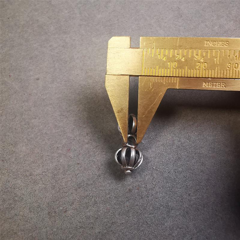 This unique sterling silver vajra pendant was made by Tibetan craftsmen in Hepo Township, Baiyu County, the birthplace of the famous Tibetan handicrafts. You can use it as a spacer bead on mala,or pendant bead under guru bead. Also can be use as amulet pendant or keychain.
