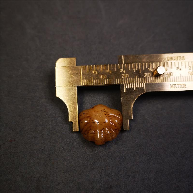 This unique bone carved scorpion pendant is made by Tibetan craftsmen. You can make it as a mala pendant below the guru bead, or spacer bead on mala. Also can be use as pendant or keychain.
