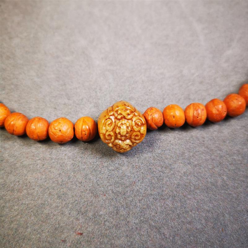 This unique bone carved lucky knot pendant is made by Tibetan craftsmen in Hepo Township, Baiyu County, the birthplace of the famous Tibetan handicrafts. You can make it as a mala pendant below the guru bead, or spacer bead on mala. Also can be use as pendant or keychain.