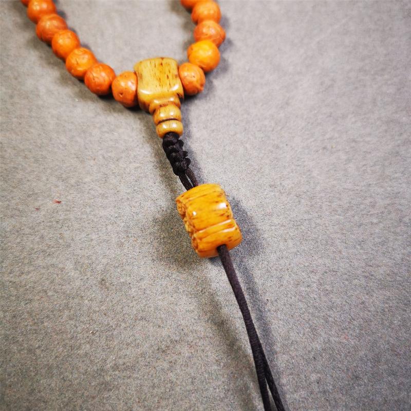 This unique bone carved lucky knot pendant is made by Tibetan craftsmen in Hepo Township, Baiyu County, the birthplace of the famous Tibetan handicrafts. You can make it as a mala pendant below the guru bead, or spacer bead on mala. Also can be use as pendant or keychain.