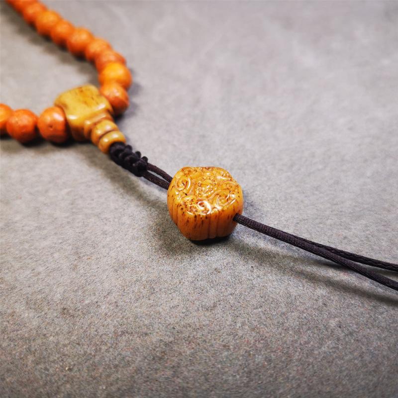 This unique bone carved lucky knot pendant is made by Tibetan craftsmen in Hepo Township, Baiyu County, the birthplace of the famous Tibetan handicrafts. You can make it as a mala pendant below the guru bead, or spacer bead on mala. Also can be use as pendant or keychain.