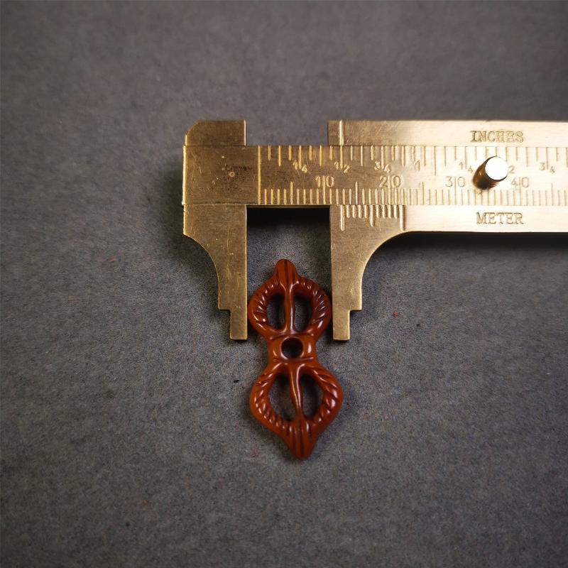 This unique bone carved vajra pendant is made by Tibetan craftsmen in Hepo Township, Baiyu County, the birthplace of the famous Tibetan handicrafts.  You can make it as a mala pendant below the guru bead, or spacer bead on mala. Also can be use as pendant or keychain.